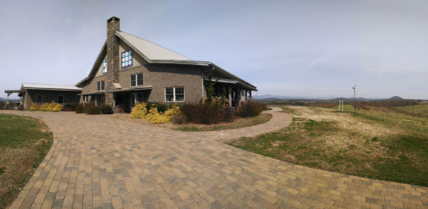 Front og Chattooga Belle Barn.